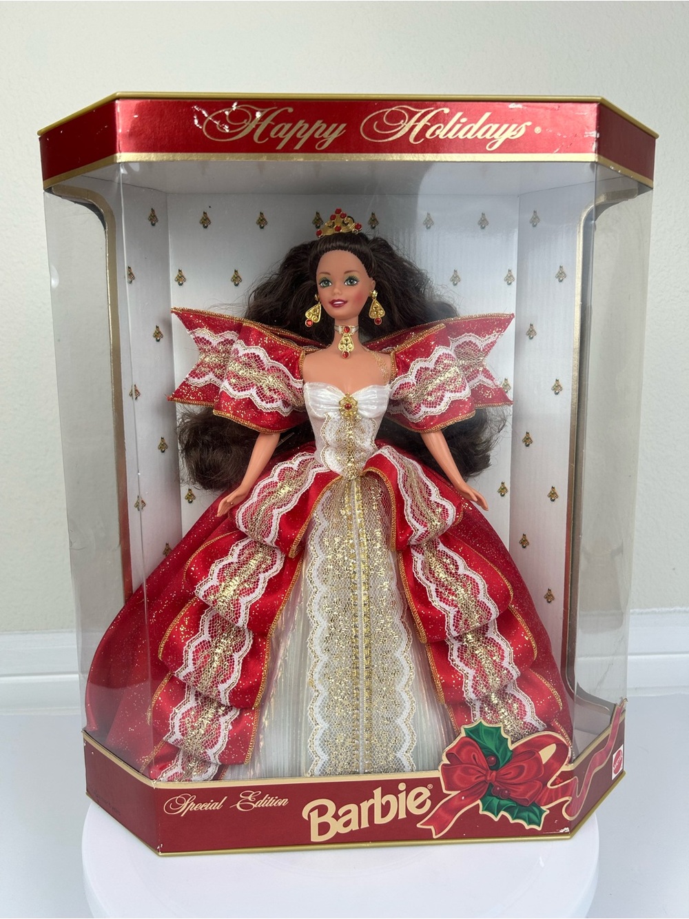 Mattel 1997 Happy Holidays Barbie Special Edition Brunette Doll NEW